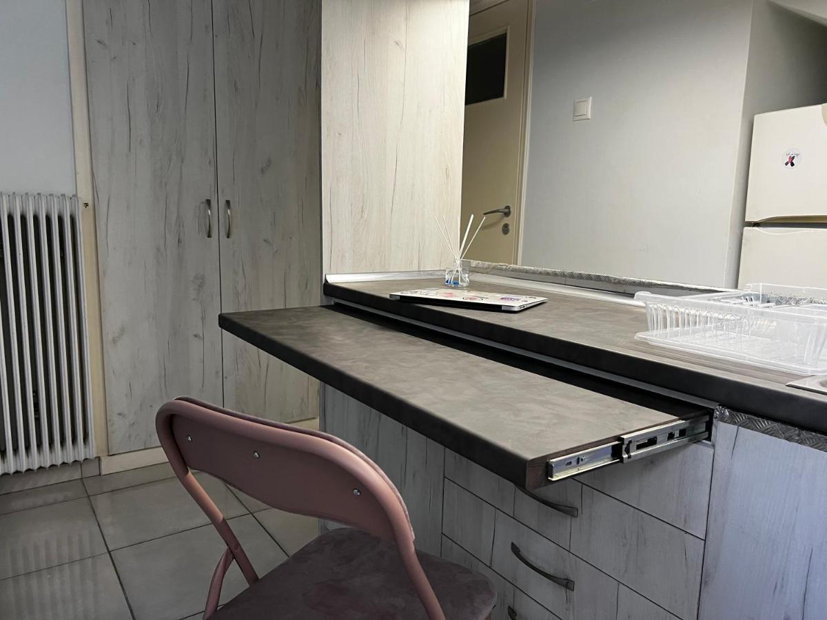 Budget Private Room In The Center Atenas Exterior foto